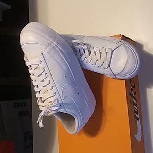 Women's Nike sneaker white